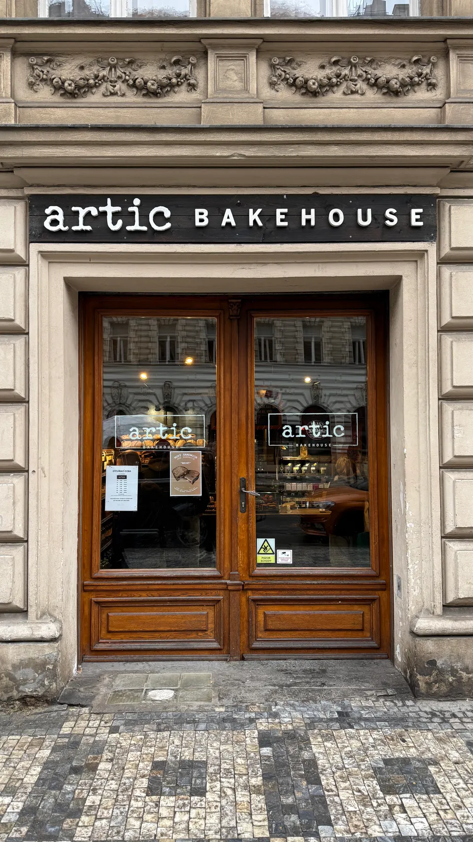 Artic Bakehouse：冰島麵包師開的酸種麵包店。