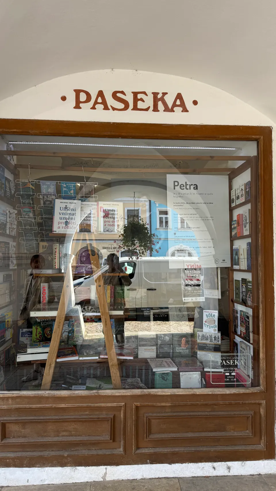 PASEKA 書店的櫥窗。