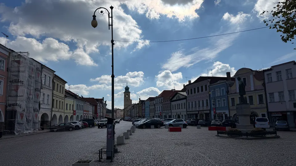 Smetanovo náměstí 全景,雲走得很快。