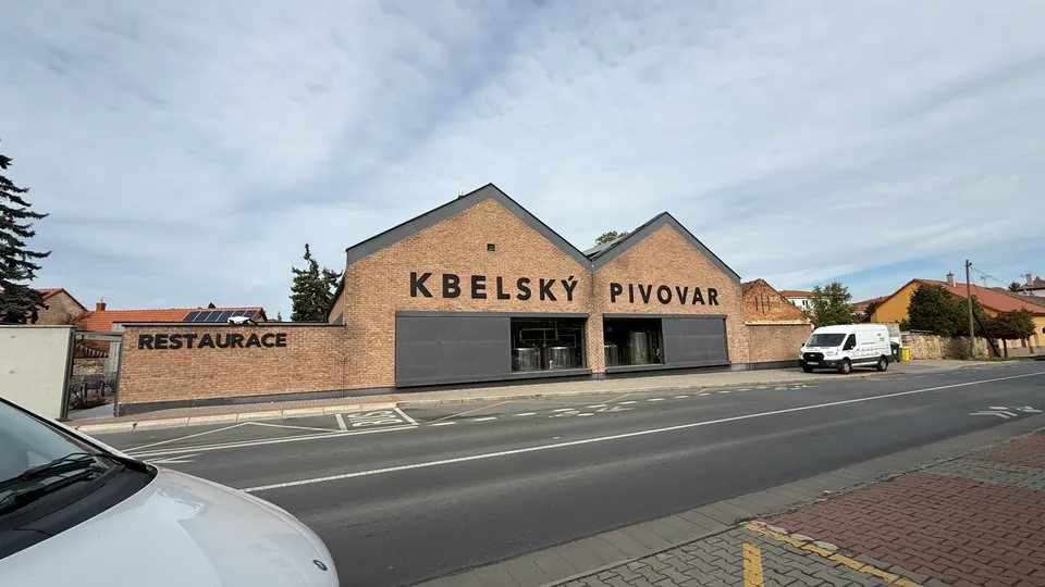 先看到的是 Kbely 的啤酒廠。